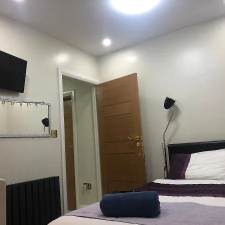 Bed & Breakfast Lyndon Solihull